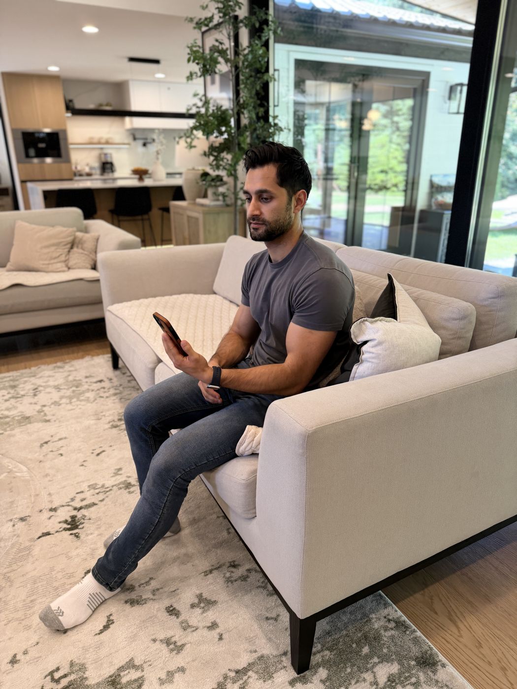 Tyran standing in on the couch, proving the frame